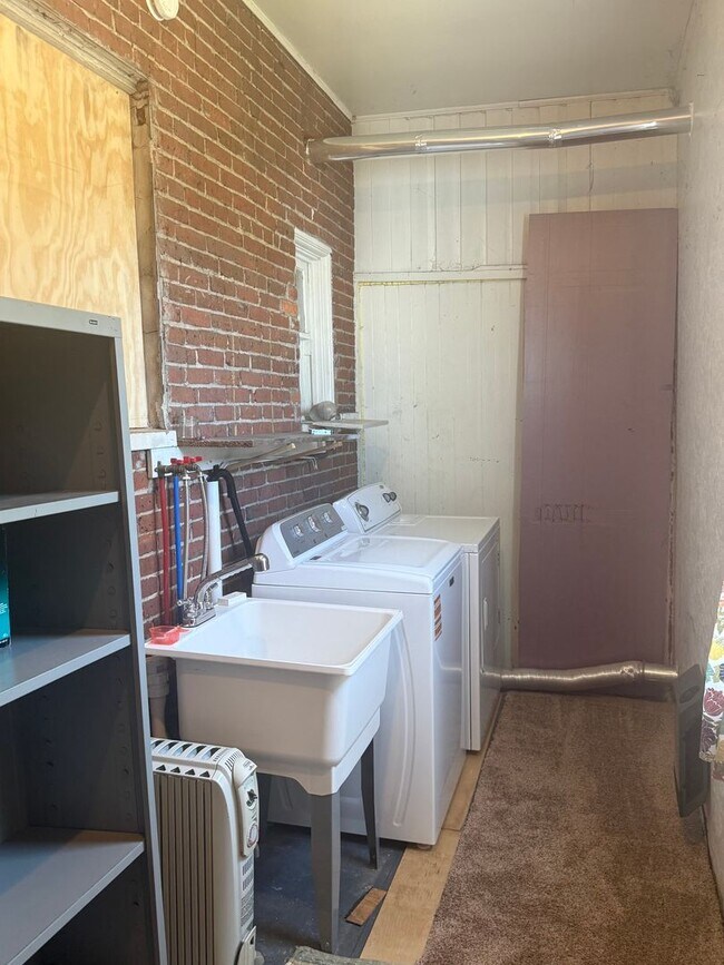 Building Photo - 3 bedroom 1.5 bathroom Town-home for rent in Carlisle