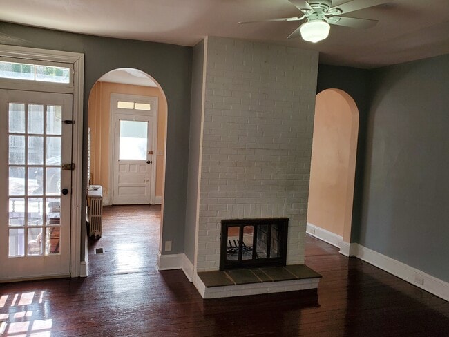 Building Photo - 113 Charles St