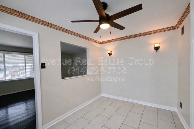 Building Photo - 449 Crest Ave