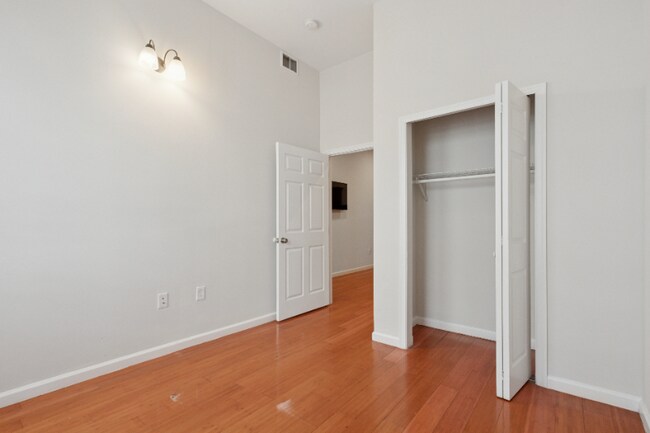 Building Photo - 1204 Chestnut St