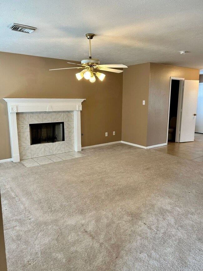 Building Photo - 18315 Willow Moss Dr