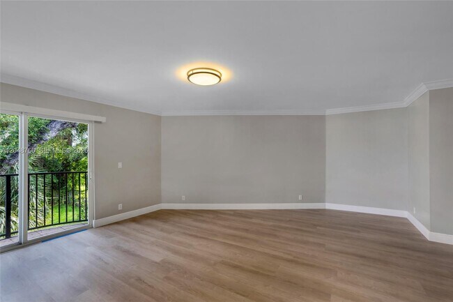 Building Photo - 2929 SW 18th Terrace