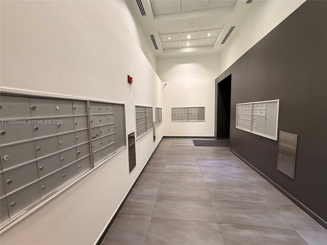 Building Photo - 10 Aragon Ave