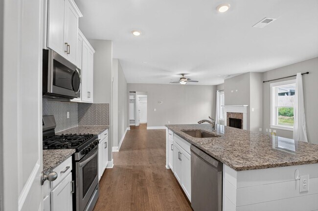 Building Photo - 4787 Wellesley Dr