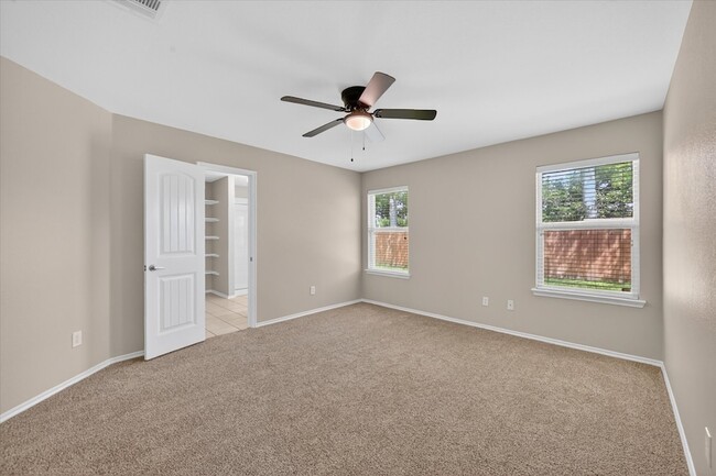 Building Photo - 3304 Glenmore Dr