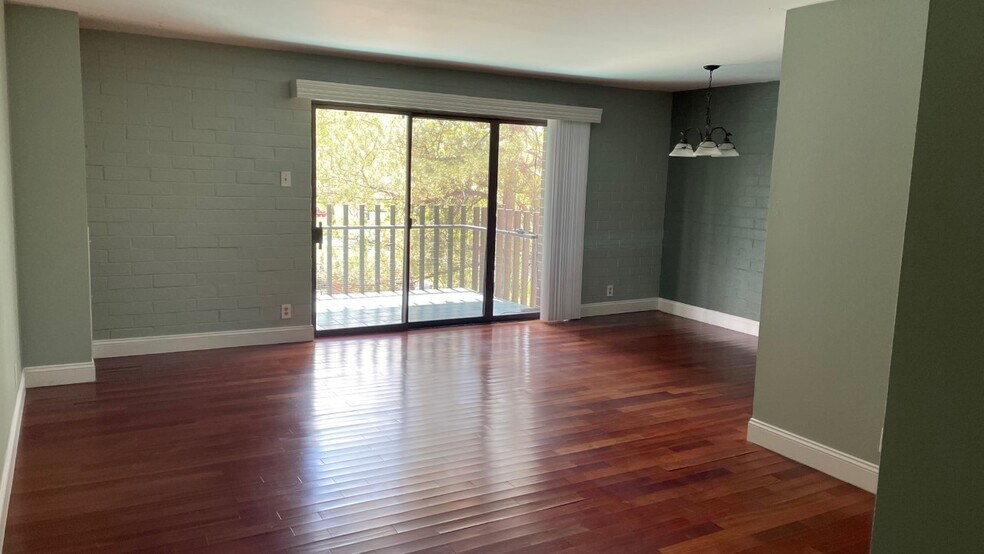 Building Photo - 460 S Marion Pky