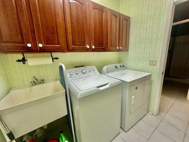 Building Photo - Two Bedroom plus Office Furnished Home in Sun City!