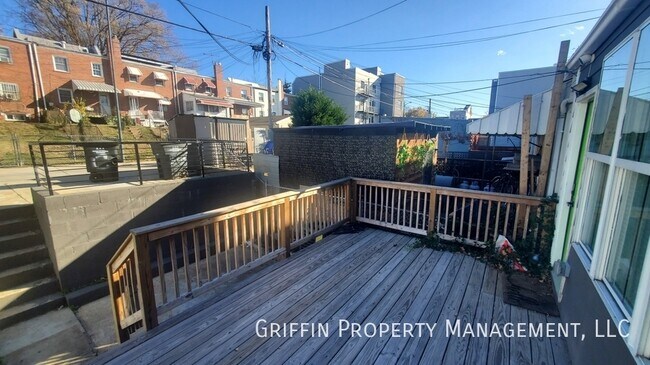 Building Photo - 821 20th St NE