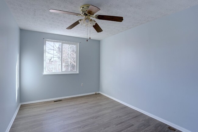 Building Photo - 3BD/1.5BA, Cozy Townhome in Silver Spring.