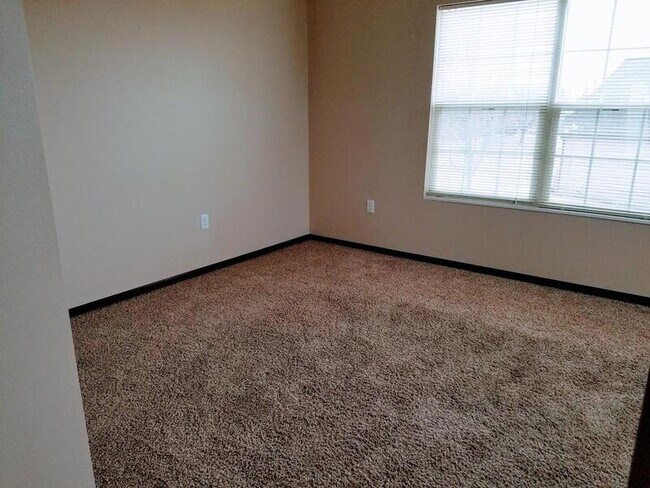 Building Photo - 1305 S G Ave, Unit 32