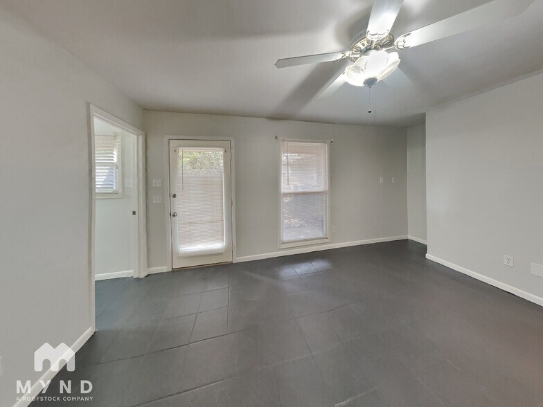 Building Photo - 408 Park Center Blvd