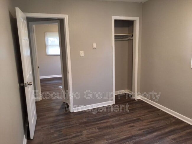Building Photo - 1122 Evelyn Dr