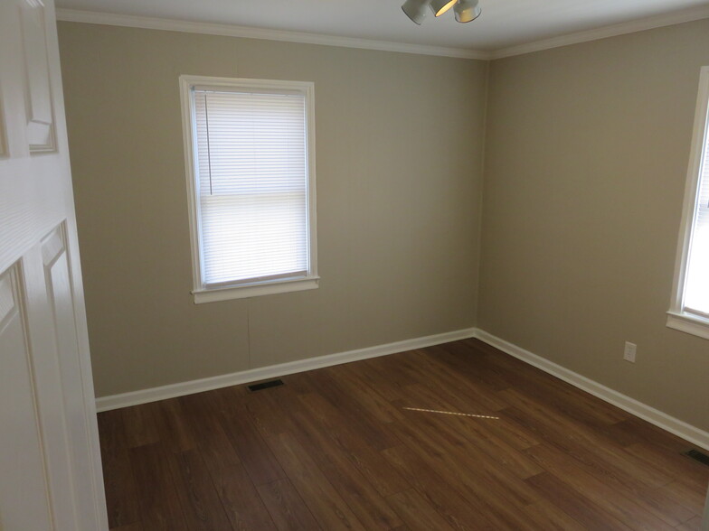 Building Photo - 1621 Dearborn Dr