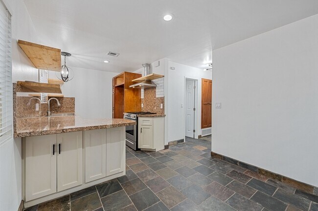 Building Photo - 3923 W 178th St