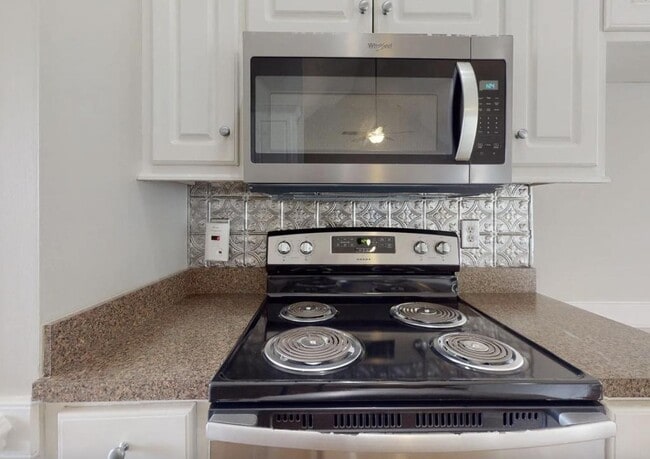 Building Photo - 1013 Sebring Dr