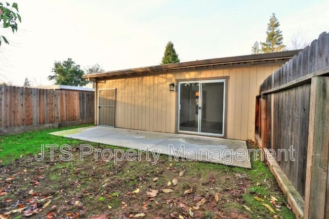 Building Photo - 8128 Sunrise E Way