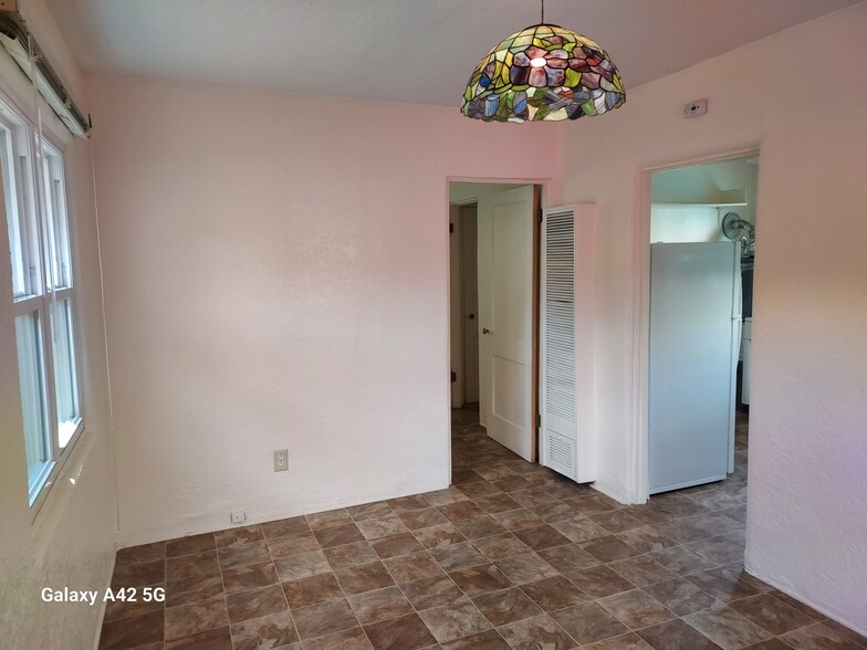 Building Photo - 417 Stanford Dr SE