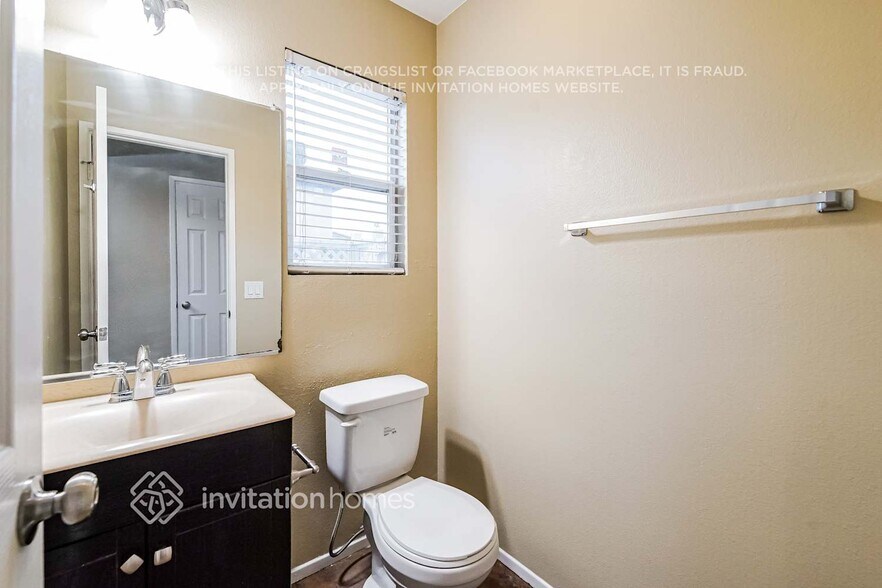 Building Photo - 7215 Blossom Ct