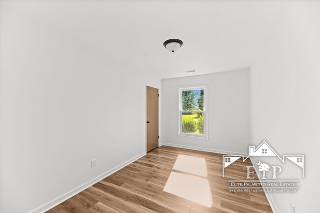 Building Photo - Beautifully Renovated Brick Home in a Quiet, Established Neighborhood