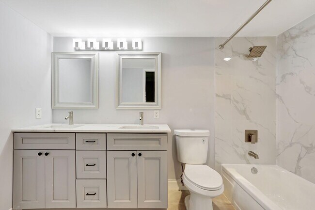 Building Photo - 2202 Lucaya Bend