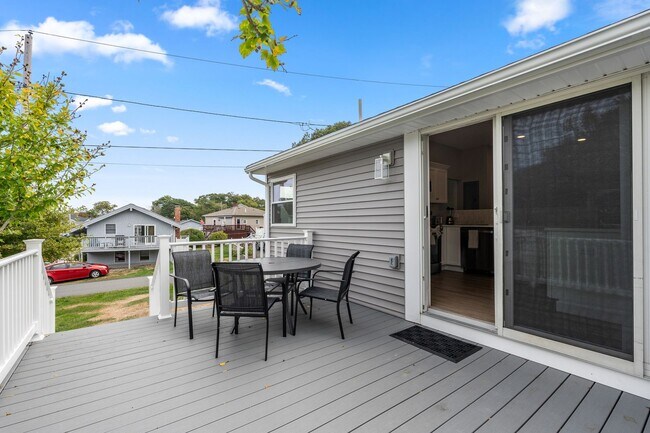 Building Photo - Newly renovated Winter Rental between Long Beach and Good Harbor!