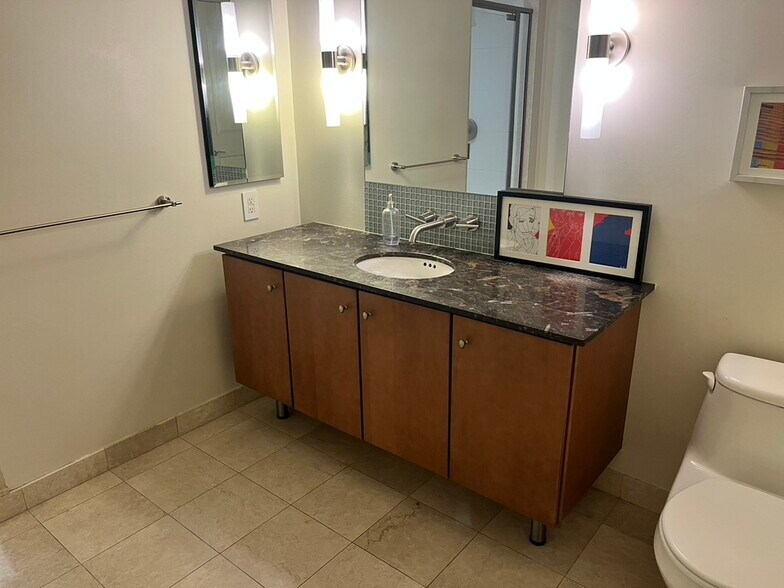 Building Photo - 1025 First St SE