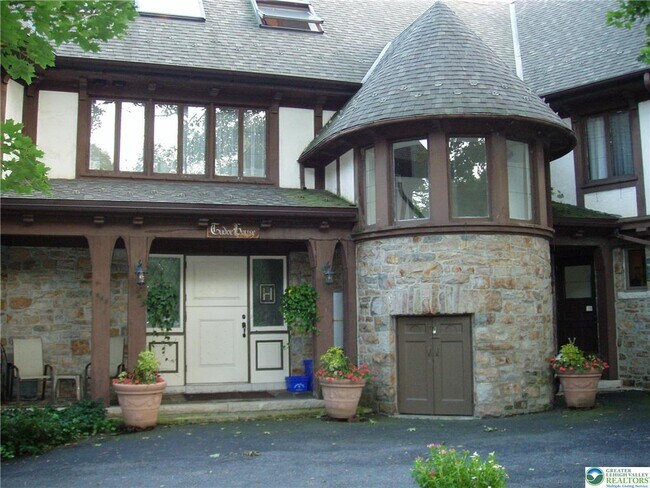 Primary Photo - 444 W 3rd St
