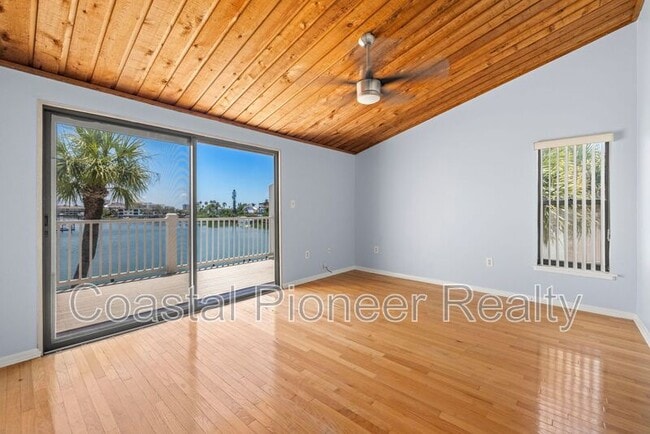 Building Photo - 12356 Capri Cir N