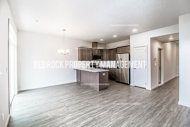 Building Photo - 323 Woodlawn Ln