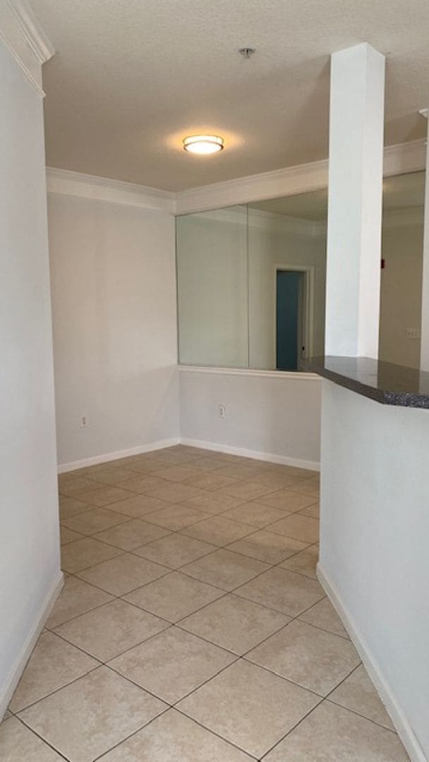 Building Photo - Beautiful Condo Fully Remodeled!! A Must See To Appreciate!!