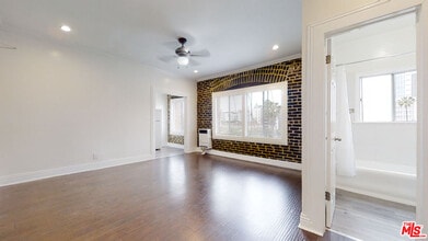 Building Photo - 738 S New Hampshire Ave