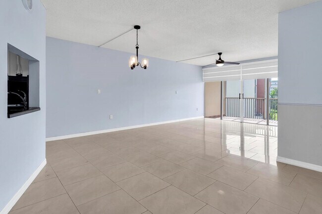 Building Photo - 1690 NE 191st St