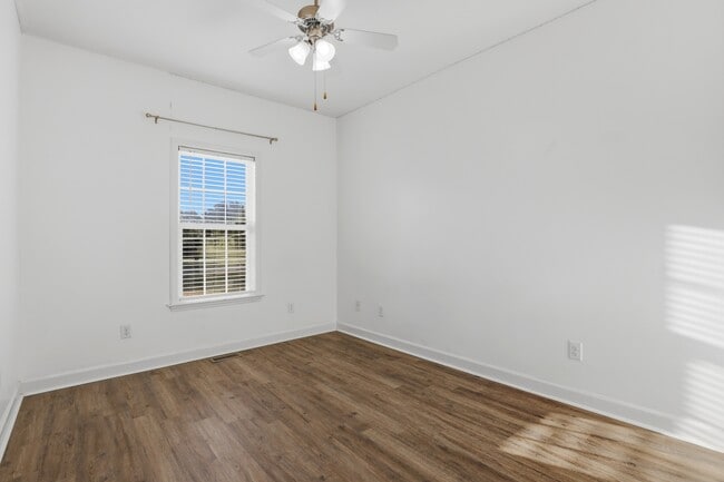 Building Photo - 100 Amandas Way