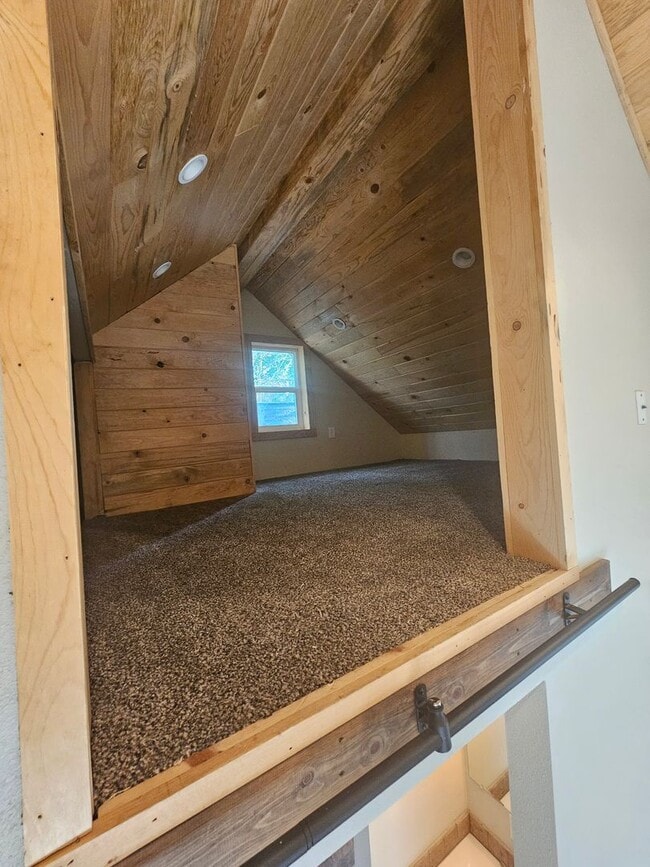 Building Photo - Must See 2 BED/1.75 Bath Home Available 10...