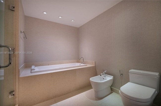 Building Photo - 465 Brickell Ave