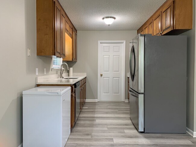 Building Photo - Fantastic Renovated Raleigh Ranch, With Am...