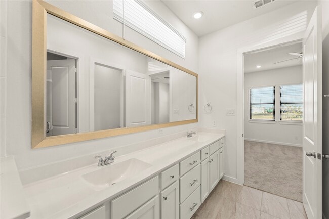 Building Photo - 3335 Verdant Ln