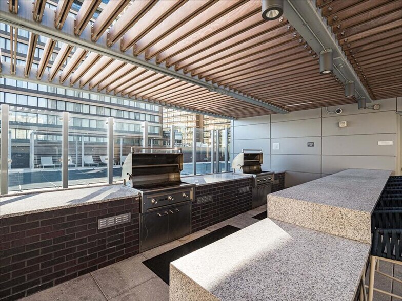 Building Photo - 400 Army Navy Dr