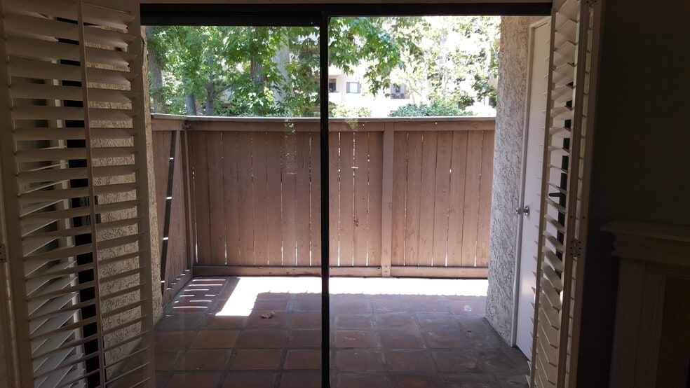 Front Patio - 638 Wilcox Ave