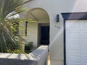 Building Photo - Yountville Condo