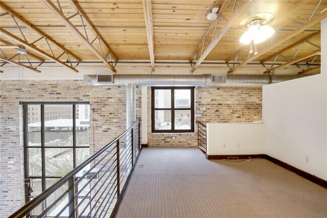 Building Photo - 411 Brazos St