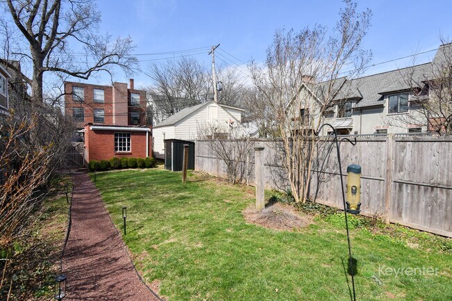 Building Photo - 2 Bedroom, 1.5 Bath Twin in Doylestown