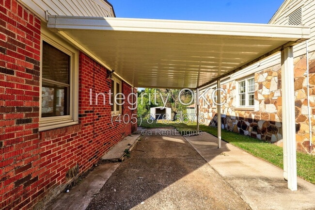 Building Photo - 1713 N Page Ave