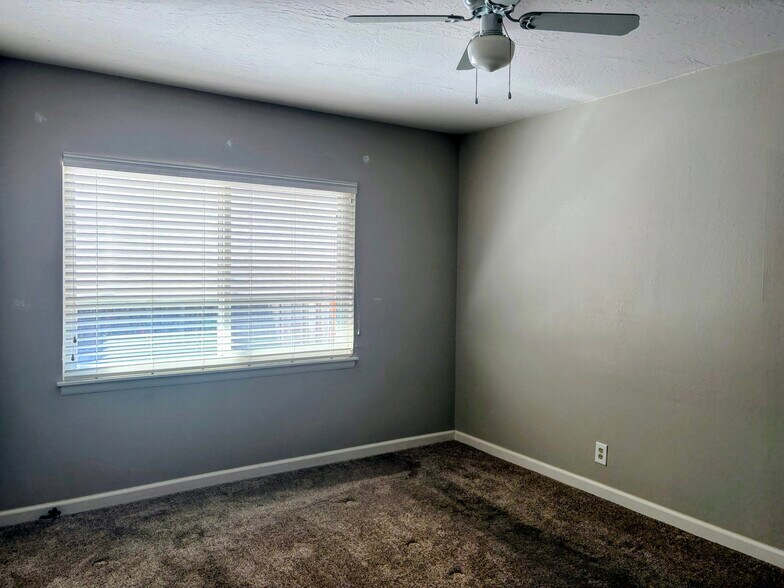 Building Photo - 103 Margarido Dr