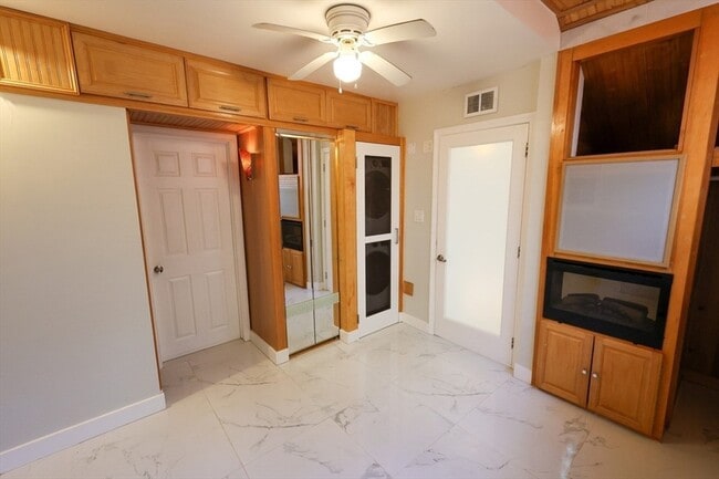 Building Photo - 235 Savin Hill Ave