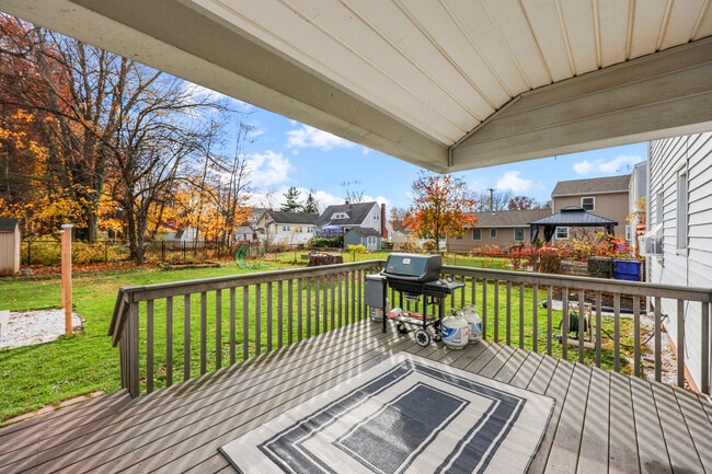 Building Photo - 133 Robbins Ave