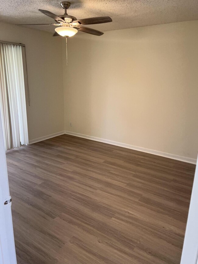 Building Photo - 6300 La Costa Dr