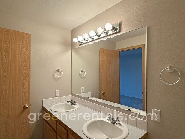 Building Photo - 3 Bed 2.5 Bath Townhouse in Lancaster off Marvin Rd