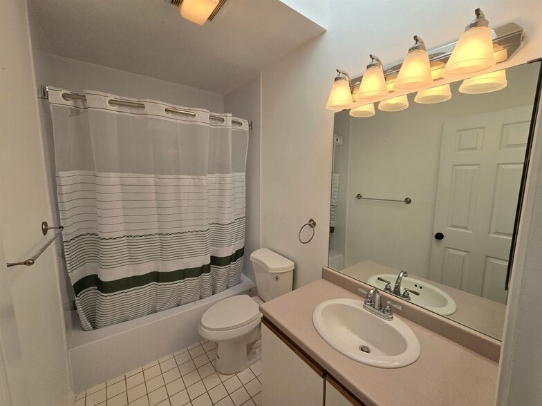 Building Photo - 103 Spinnaker Way