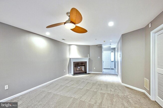 Building Photo - 9902 Woodview Dr